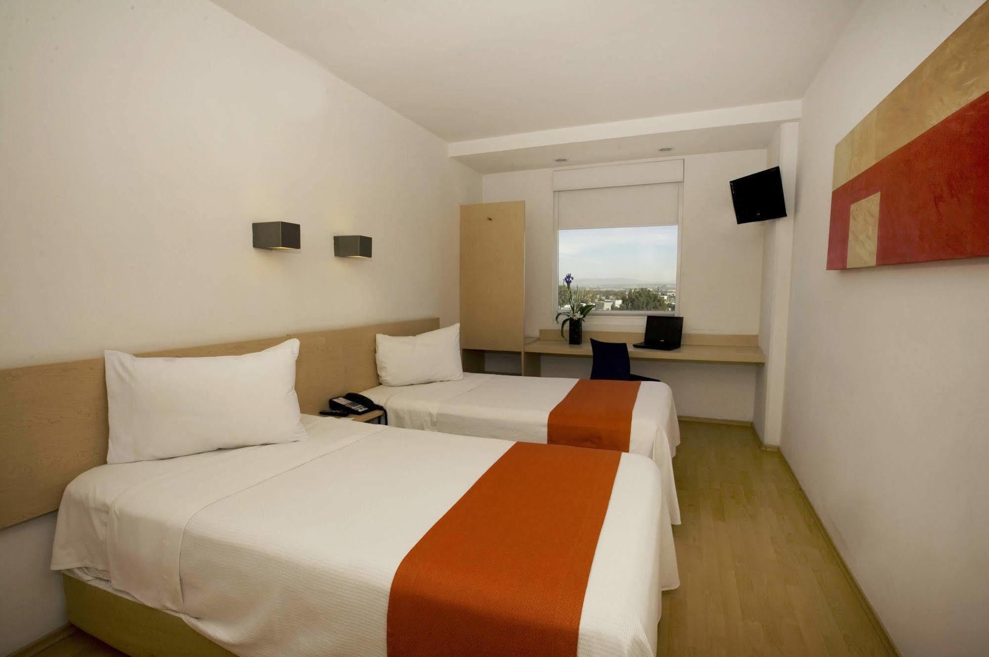 One Queretaro Plaza Galerias Hotel Kültér fotó